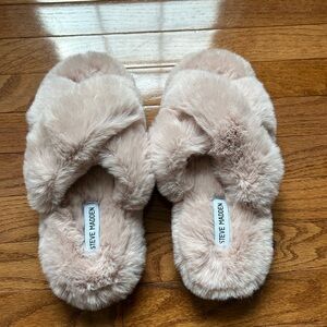 Steve Madden Blush Furry Slippers Never Worn